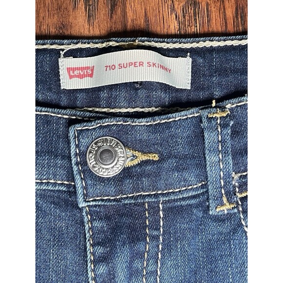 Levi's 710 Super Skinny 5 Pocket Denim Women's Jeans  - Dark Wash - 12 Reg. - Picture 3 of 9